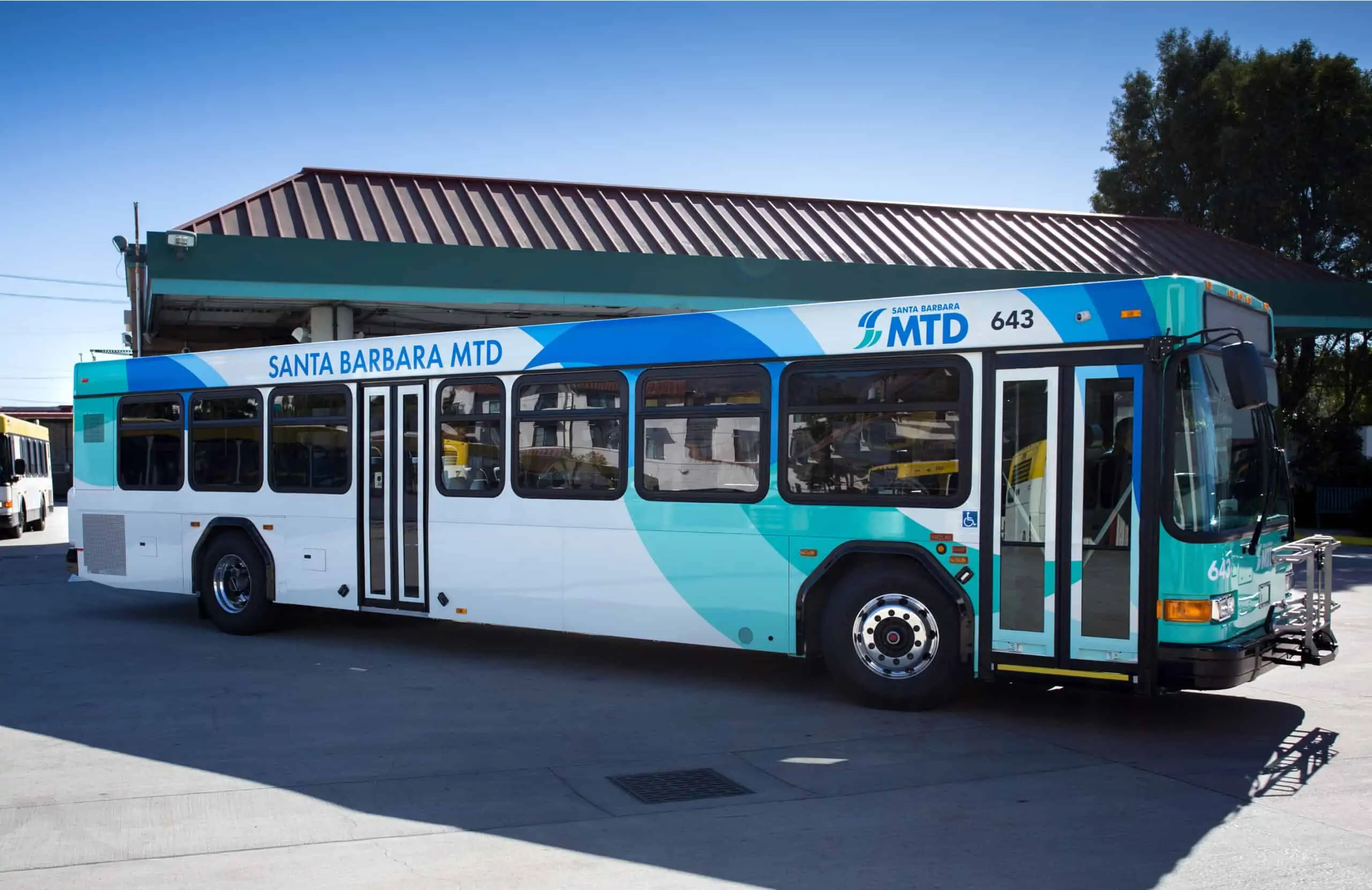 mtd bus with blue, teal and white paint scheme